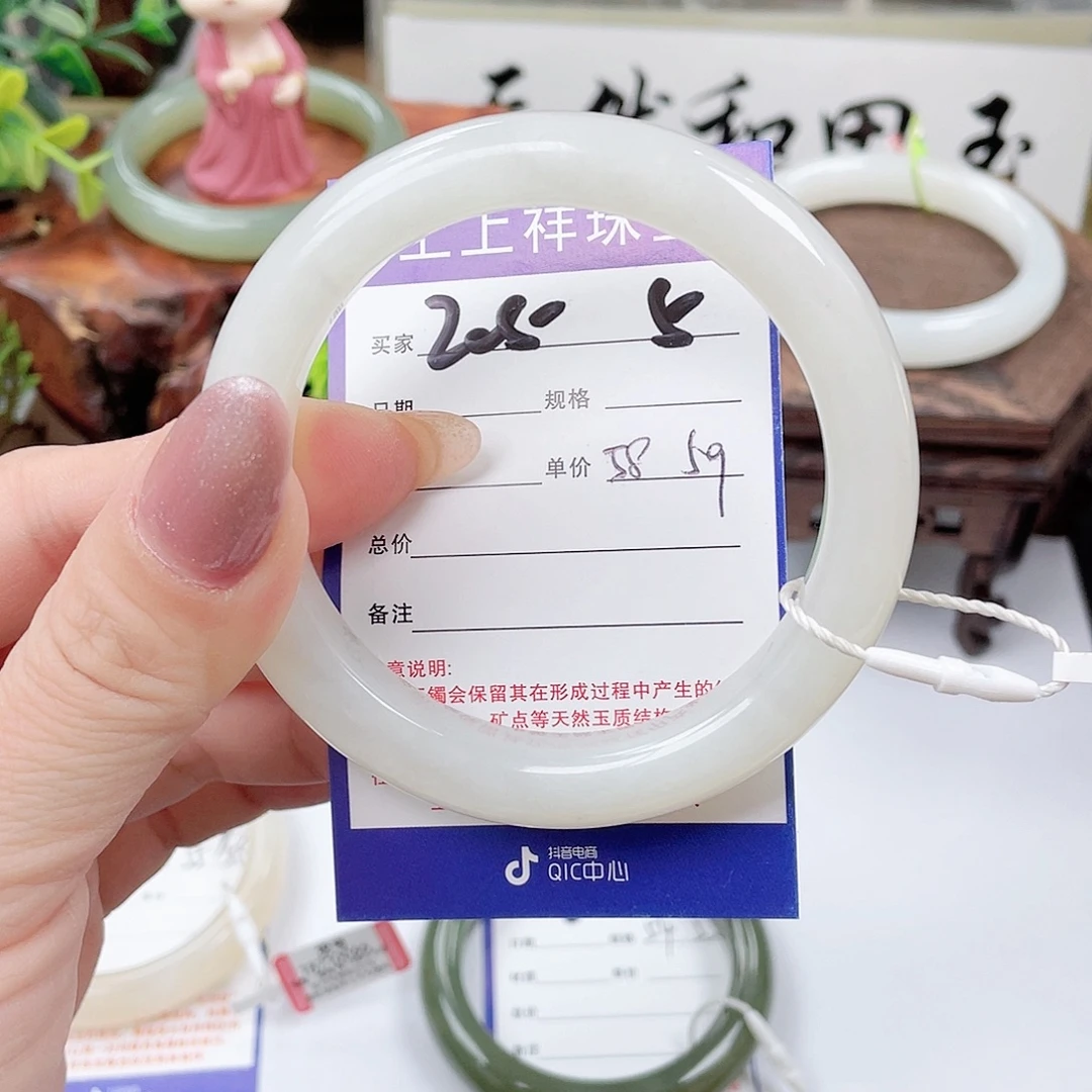 和田玉未镶嵌手镯