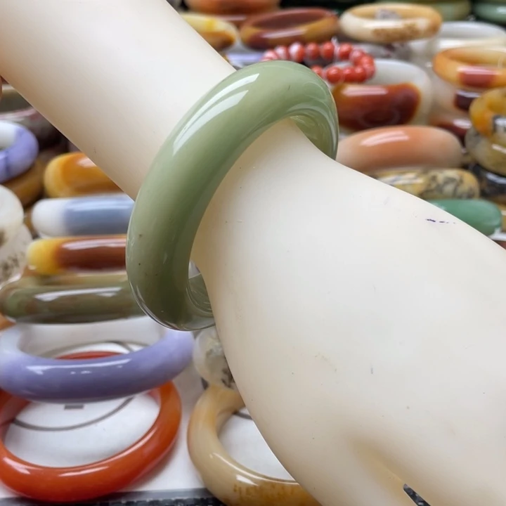 石英岩玉手镯未镶嵌