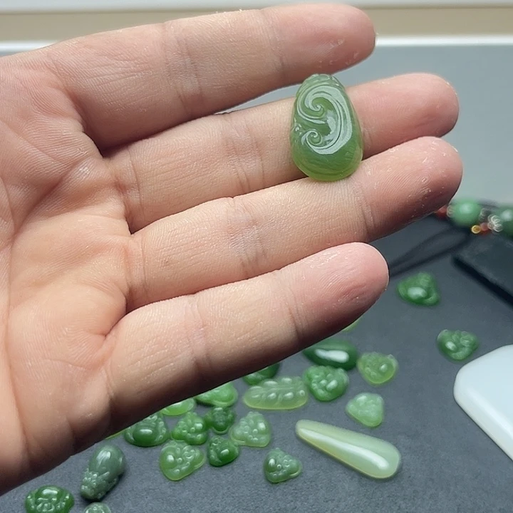 和田玉（碧玉）未镶嵌手链