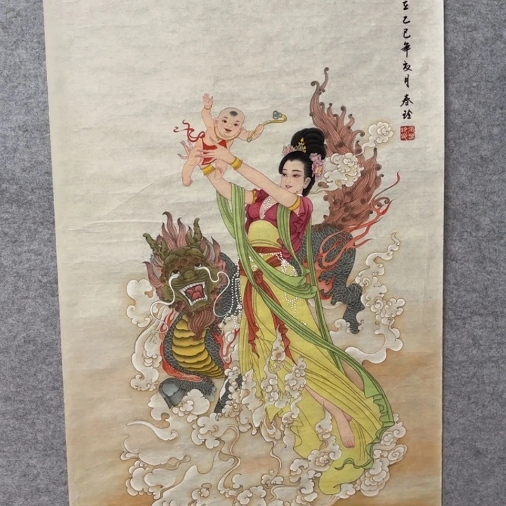 国画花鸟等图案为一体而得