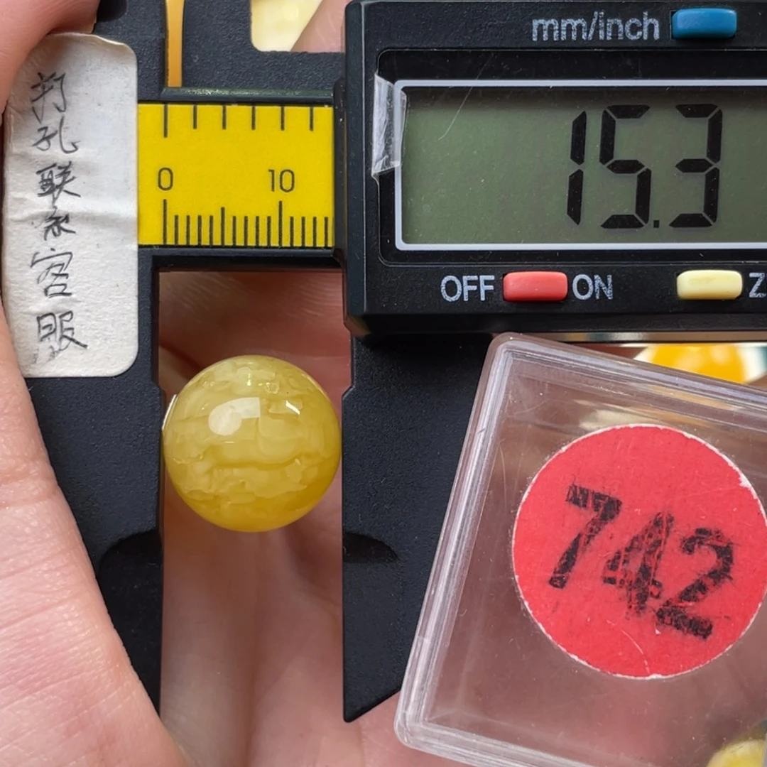 蜜蜡未镶嵌珠宝奇石