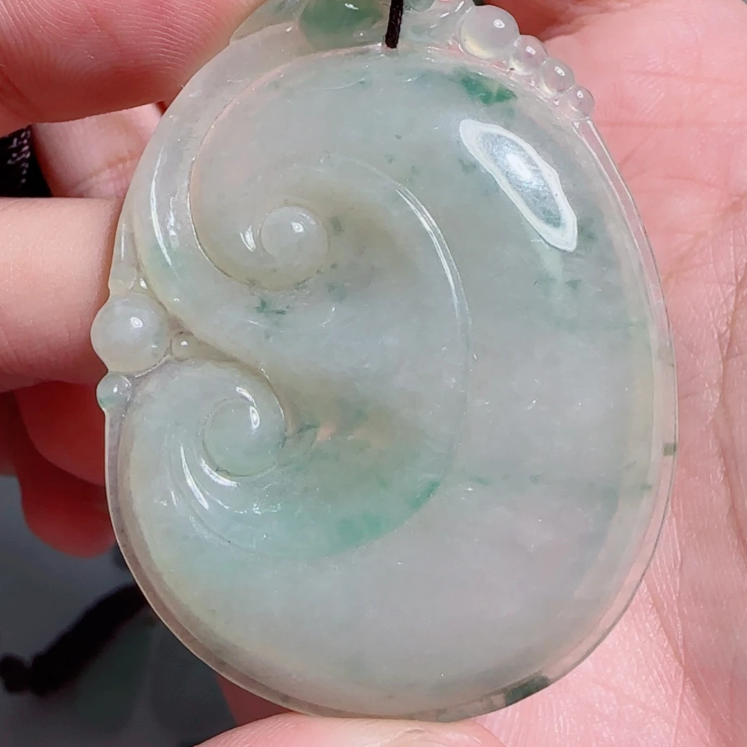 翡翠未镶嵌颈饰如意