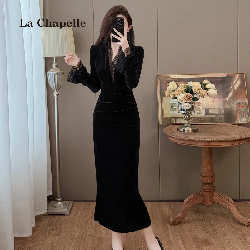 拉夏贝尔秋冬轻奢名媛风蕾丝拼接喇叭袖丝绒气质长款连衣裙女长裙