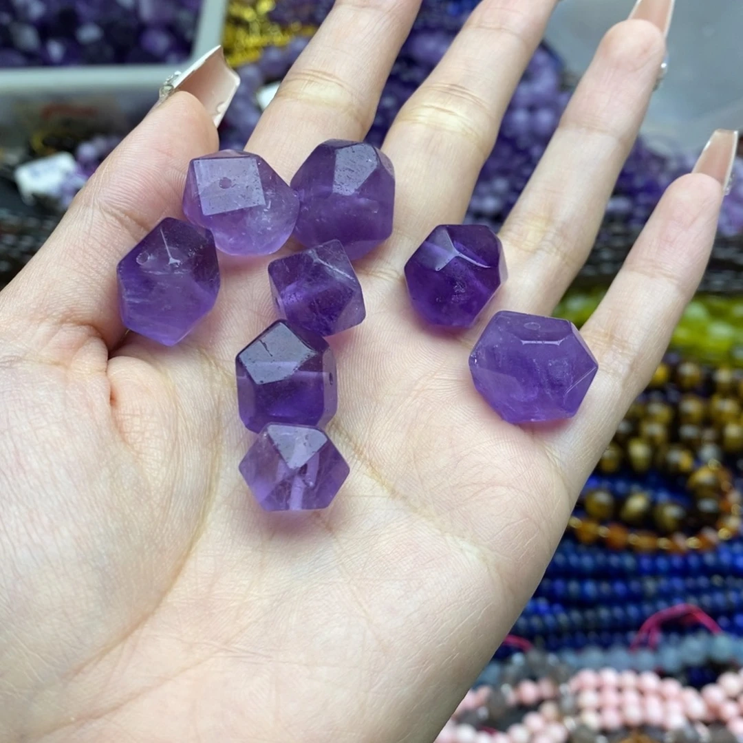 玛瑙/玉髓未镶嵌珠宝半成品一个纯天然紫水晶不规则切面