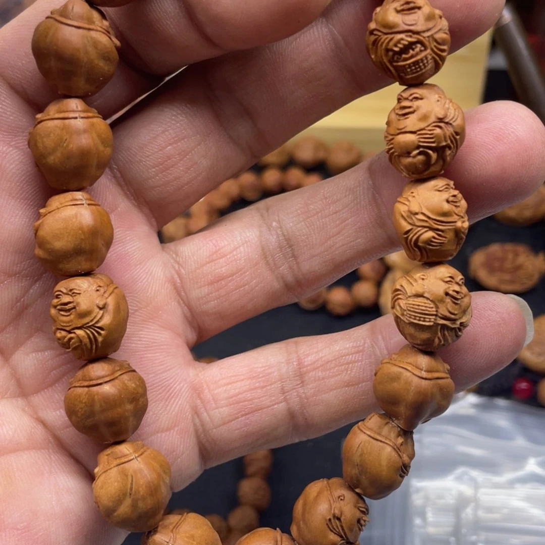 龙纹桃核弥勒手串
