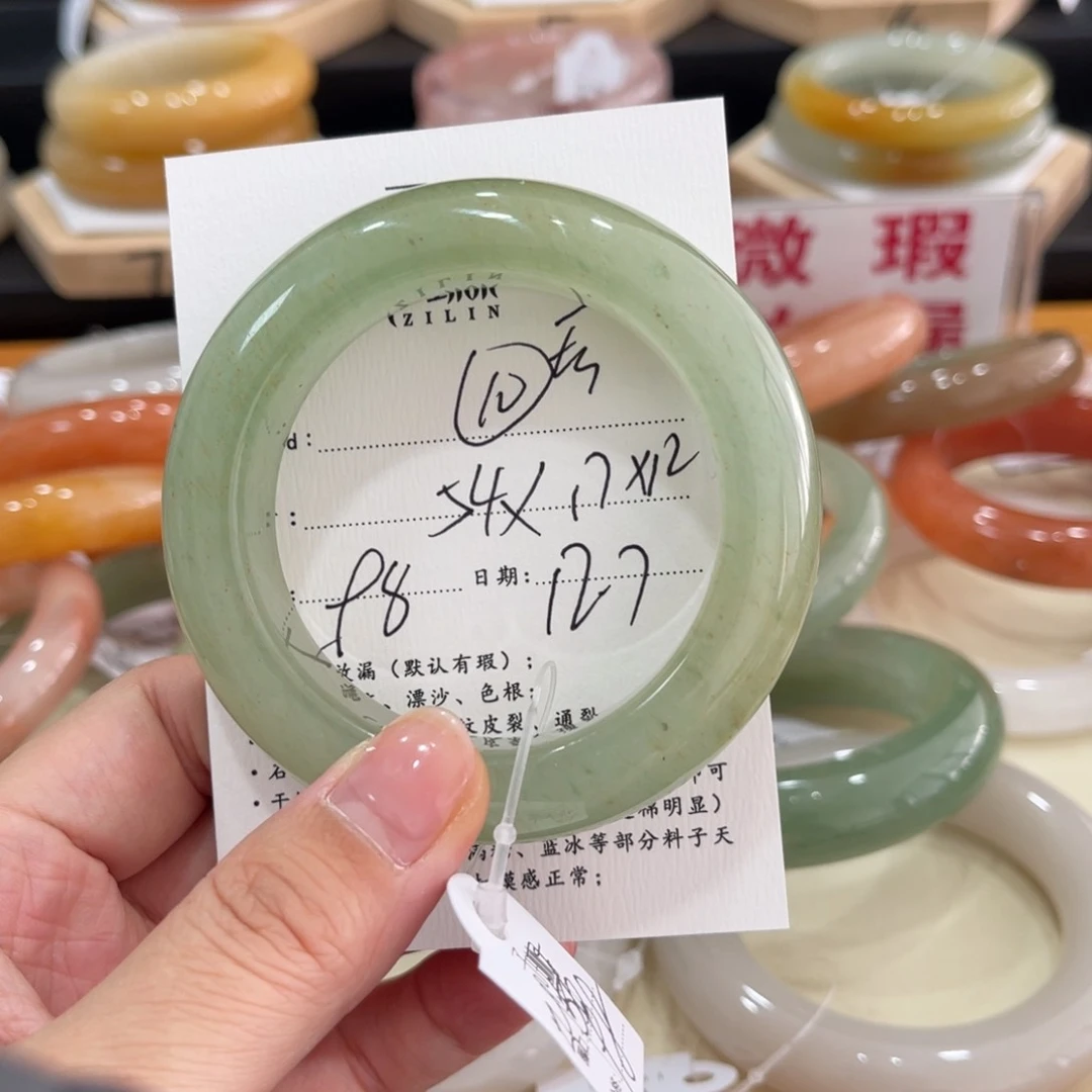 未镶嵌手镯石英质玉