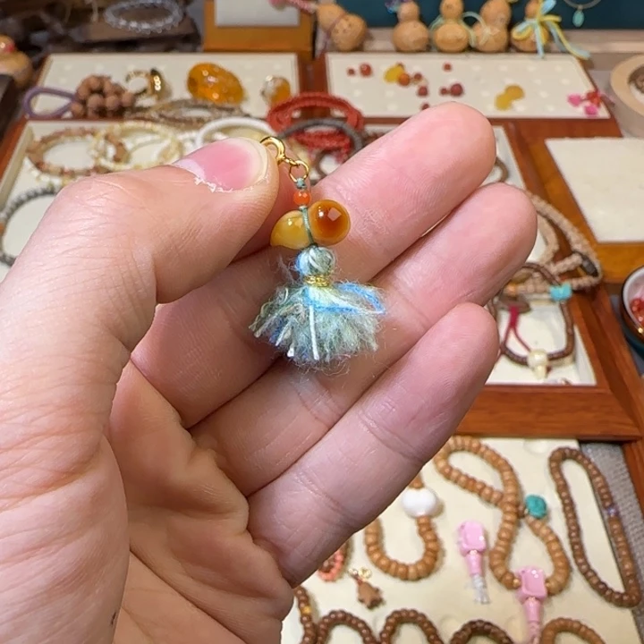 蜜蜡未镶嵌裸石小葫芦滴流