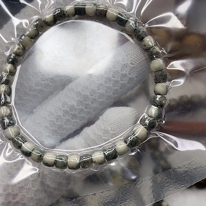 秋***星月菩提吊坠卡6绿包白拉丝通体