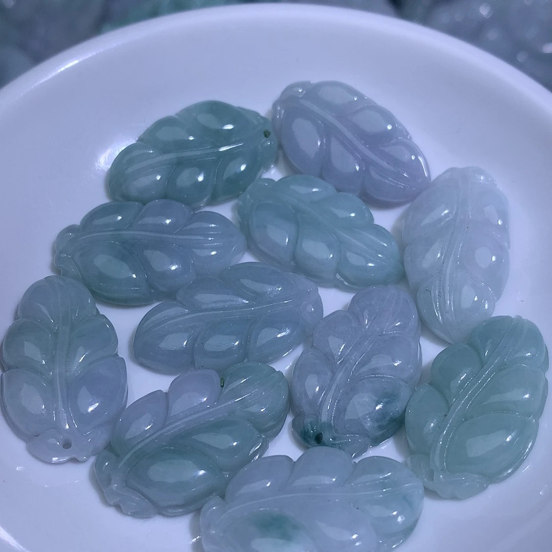 翡翠未镶嵌颈饰发1个