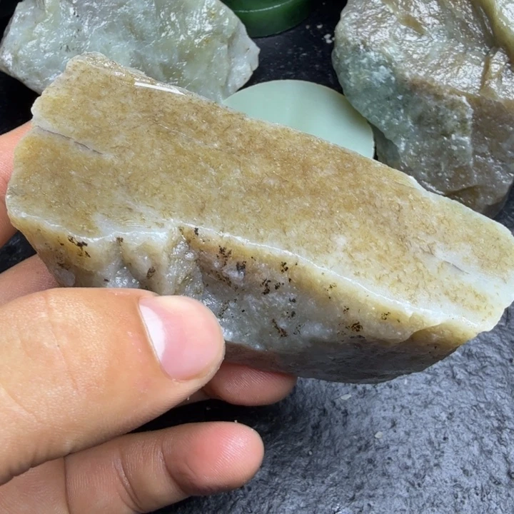 和田玉（糖玉）未镶嵌珠宝奇石