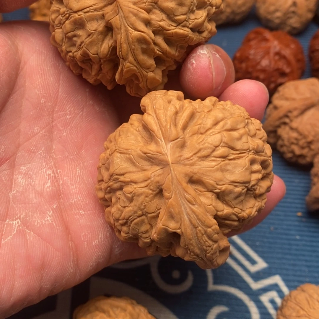 泰***1把件文玩核桃龙鼎60