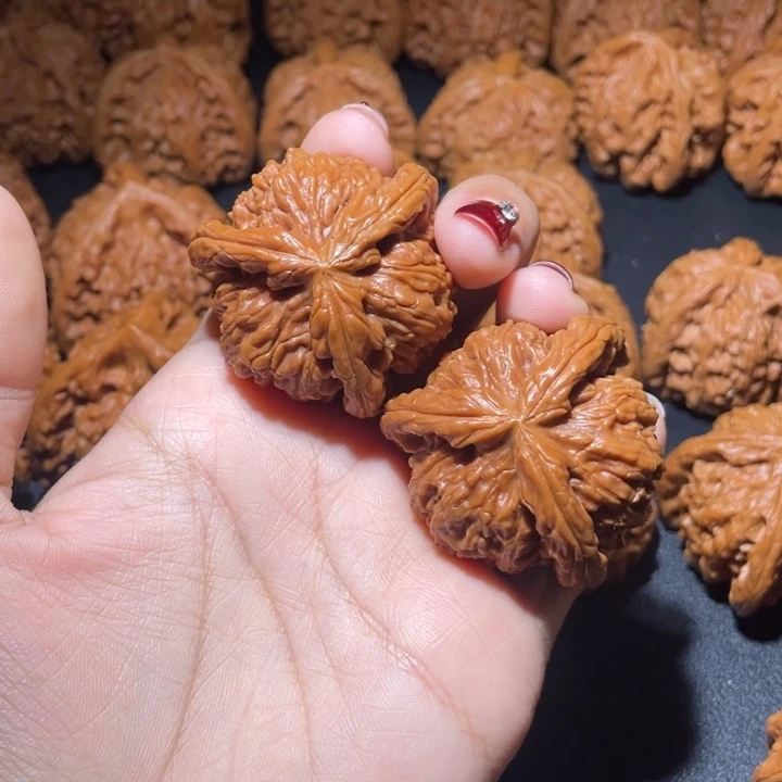 锄***丶吊坠文玩核桃白狮子