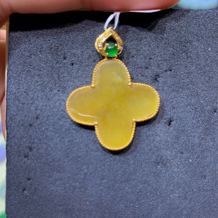 翡翠18K金镶嵌颈饰翡翠