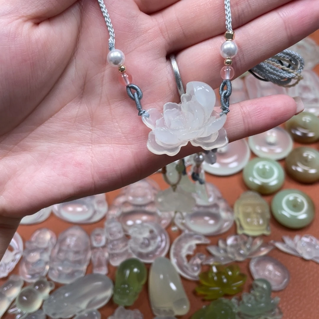 蛇纹石玉未镶嵌颈饰