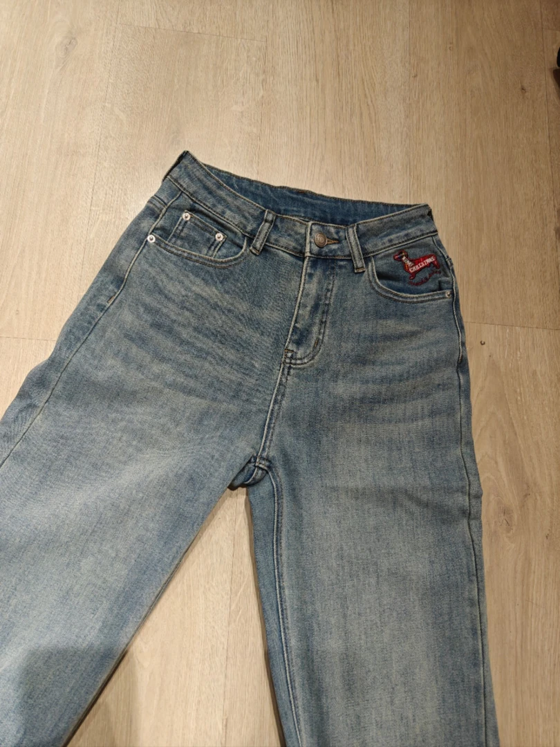 【济州岛】早春款 字母刺绣红色小狗直筒牛仔裤