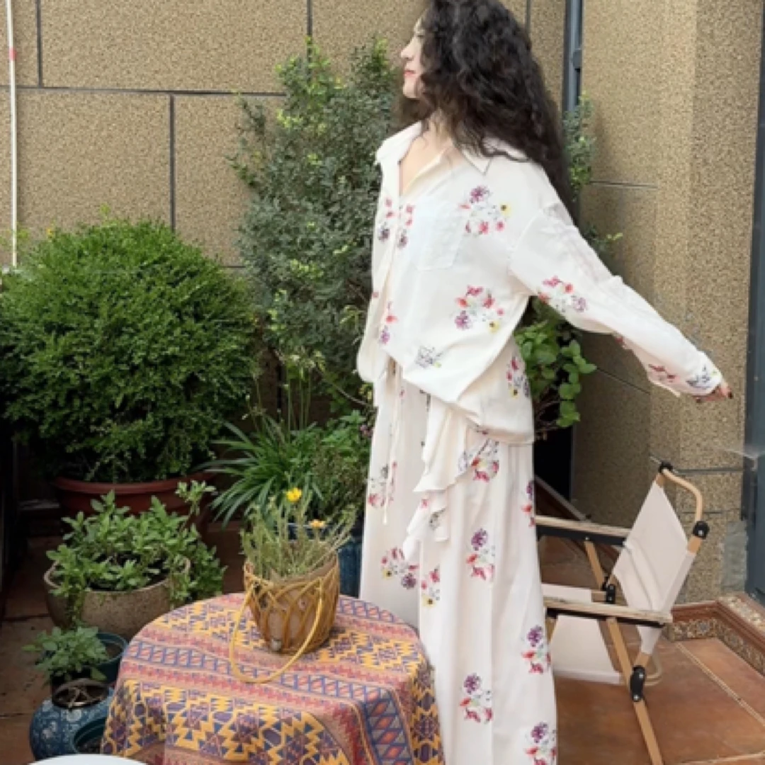 66890 瑞丽风花朵拼接蕾丝衬衫配长裤套装