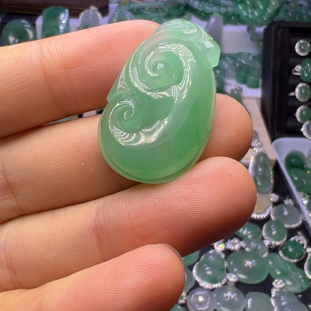 石英质玉（非洲翠）未镶嵌颈饰