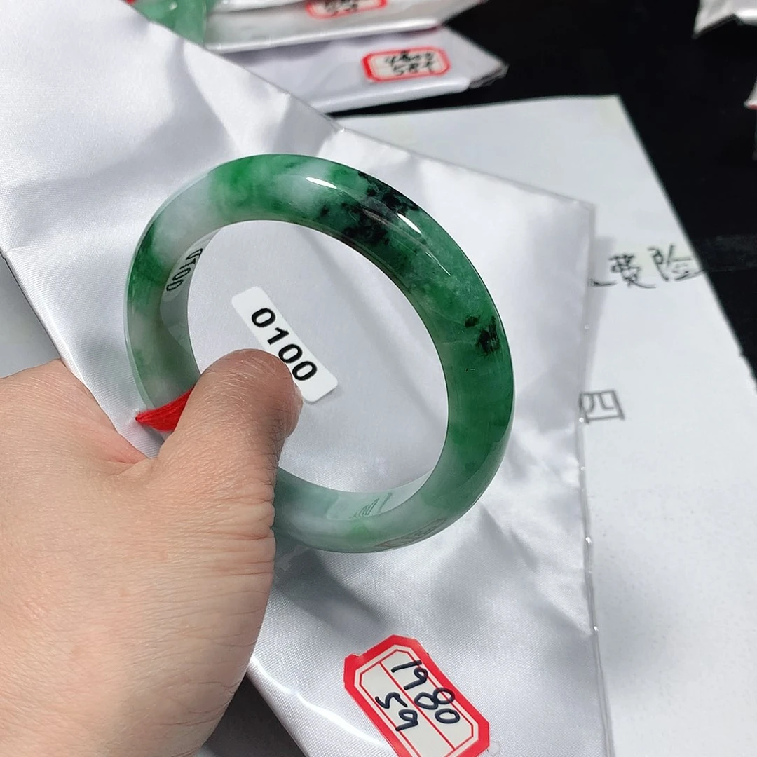 翡翠手镯未镶嵌天然缅甸A货翡翠手镯