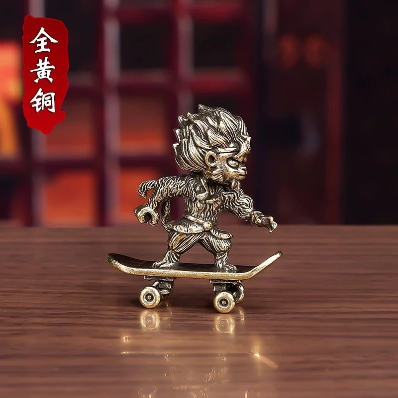 创意复古小摆件滑板车孙悟空生肖猴子茶宠办公室桌面装饰品工艺品