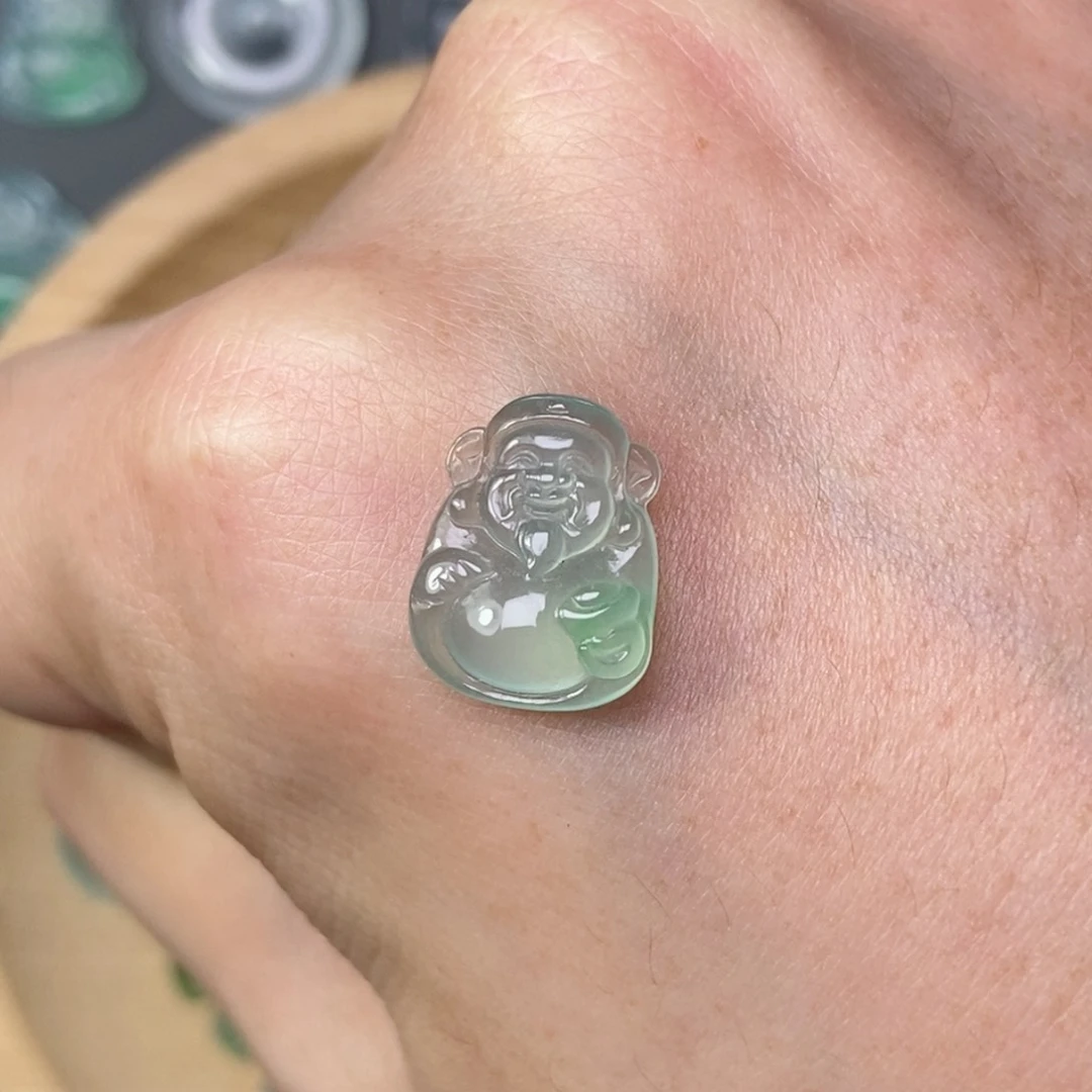 翡翠未镶嵌颈饰财神