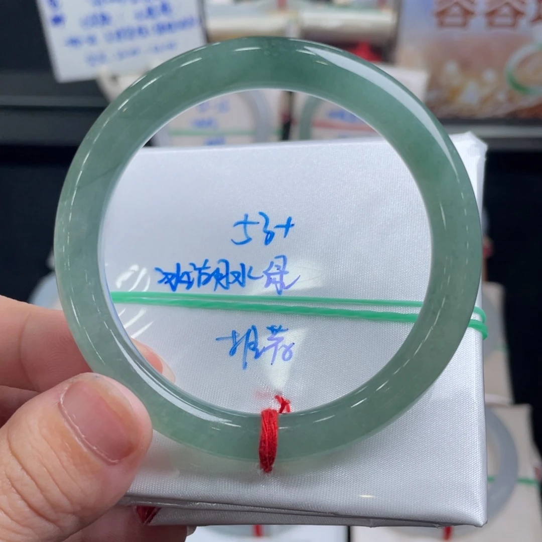 翡翠手镯未镶嵌翡翠手镯
