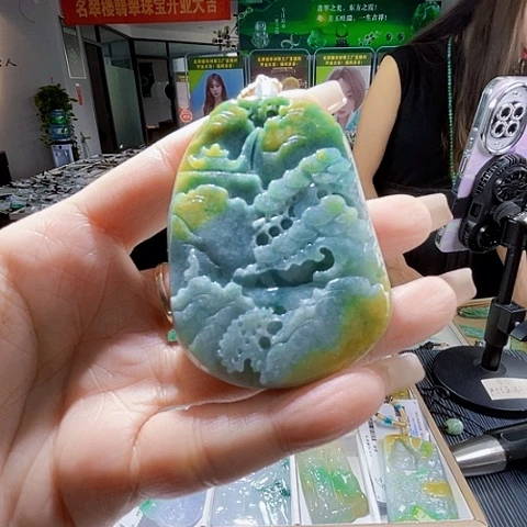 颈饰未镶嵌翡翠一个