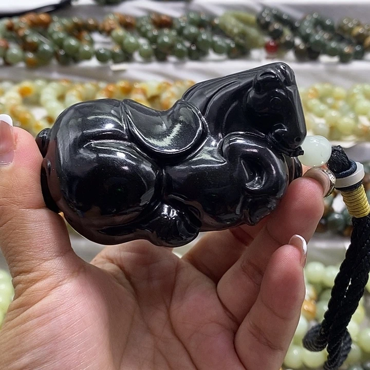 未镶嵌和田玉把件微瑕