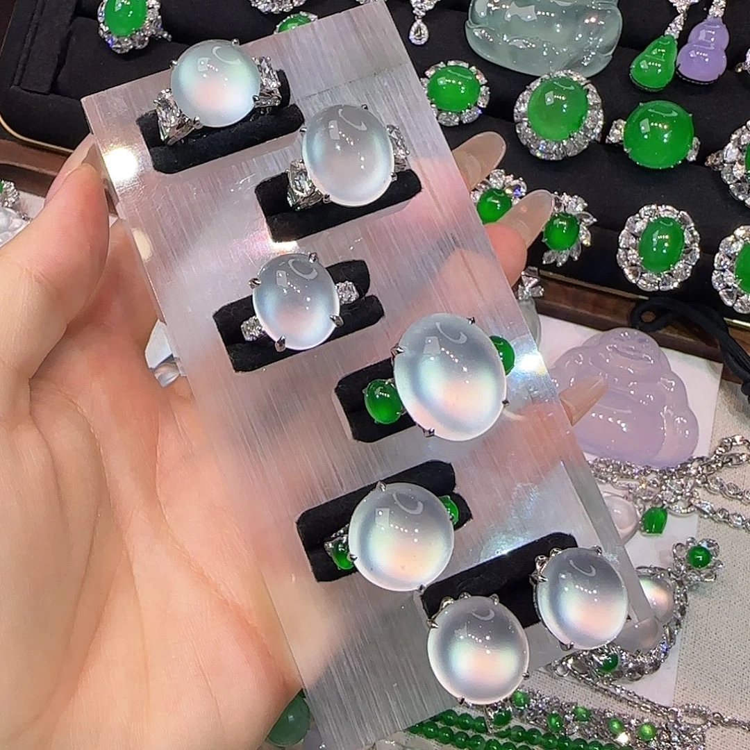 翡翠18K金镶嵌戒指