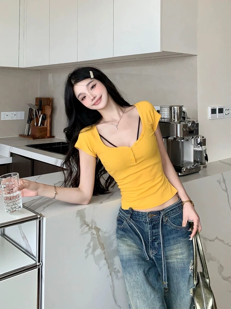 短款小众V领百搭短袖T恤女夏新款修身显瘦时尚打底衫甜辣妹上衣