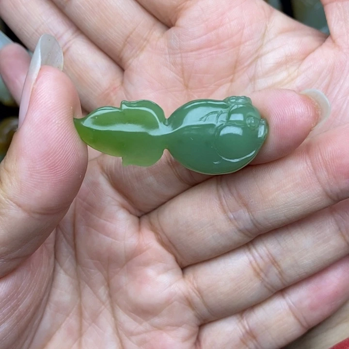 颈饰未镶嵌和田玉（碧玉）