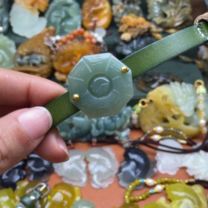 蛇纹石玉未镶嵌吊坠