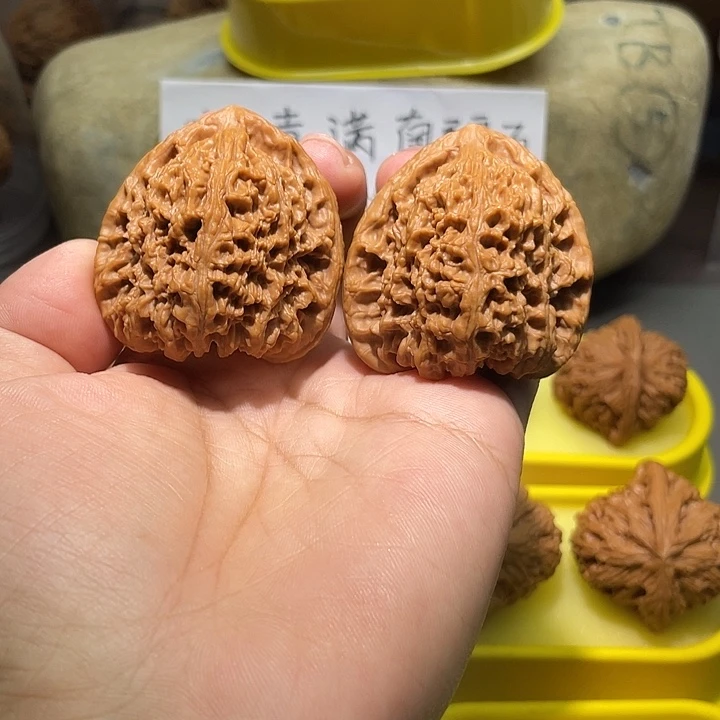 文玩核桃把件33号，44尺全品三角疆