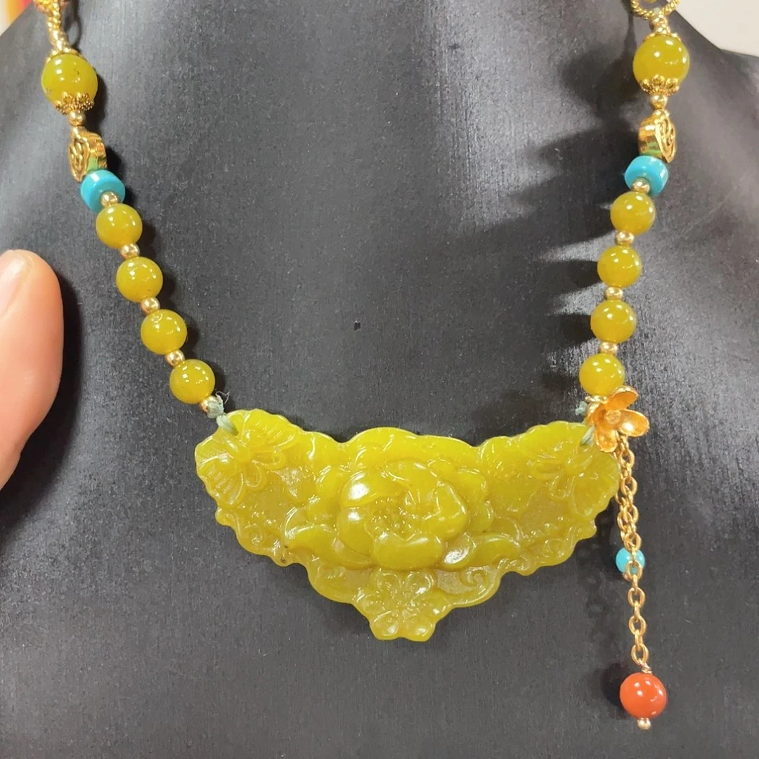 蛇纹石玉颈饰未镶嵌