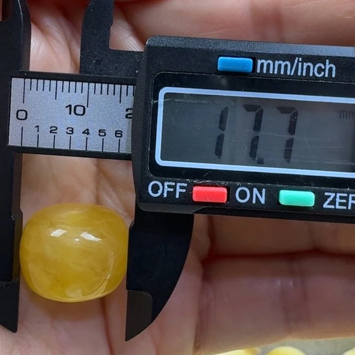 心***蓝未镶嵌琥珀裸石42杂