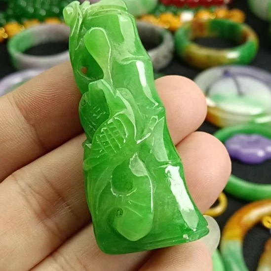 翡翠未镶嵌挂件翡翠