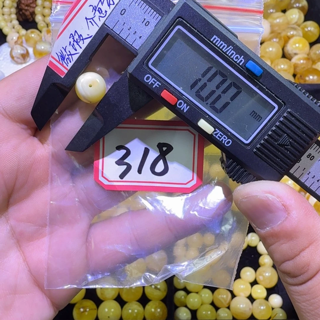蜜蜡未镶嵌珠宝奇石