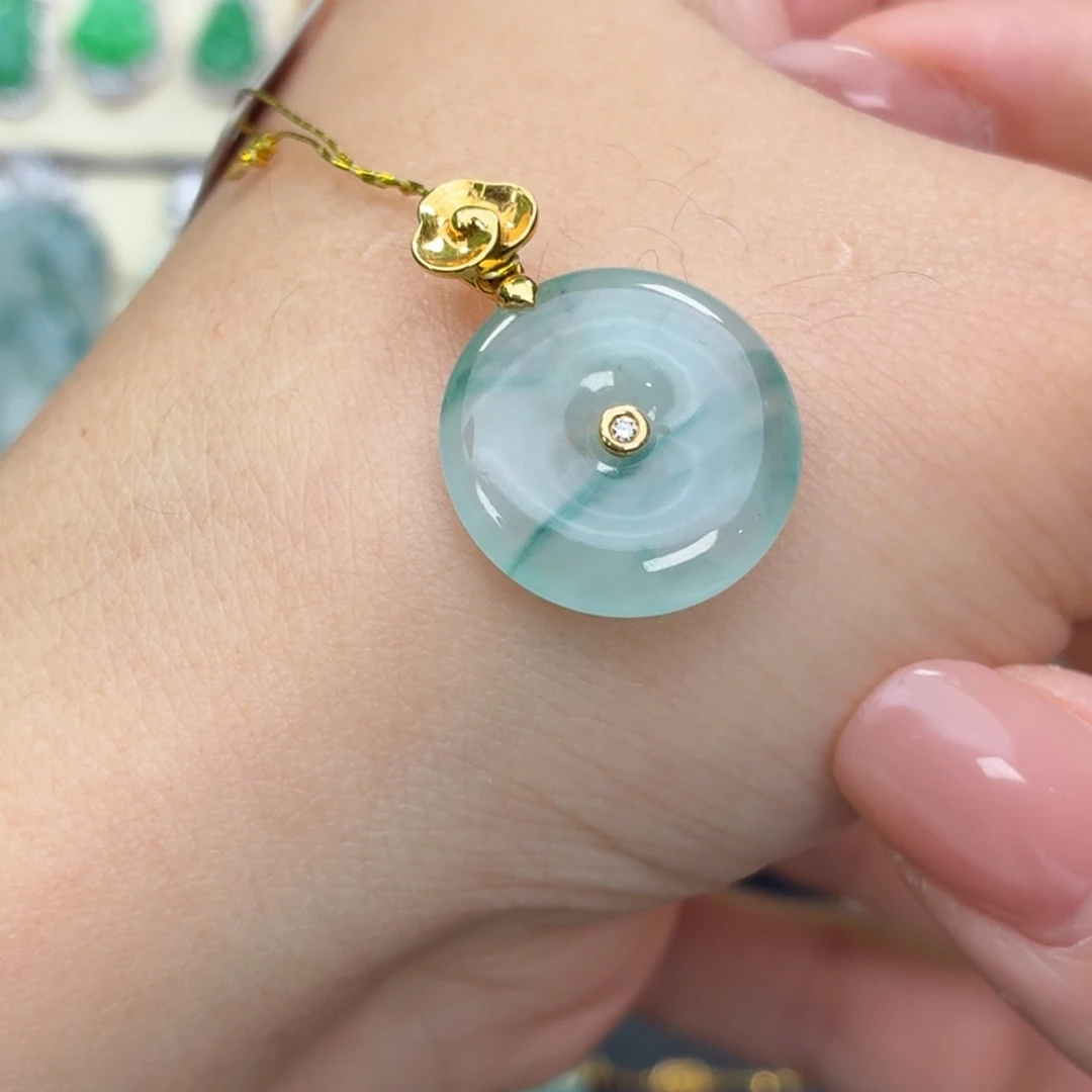 翡翠18K金镶嵌颈饰