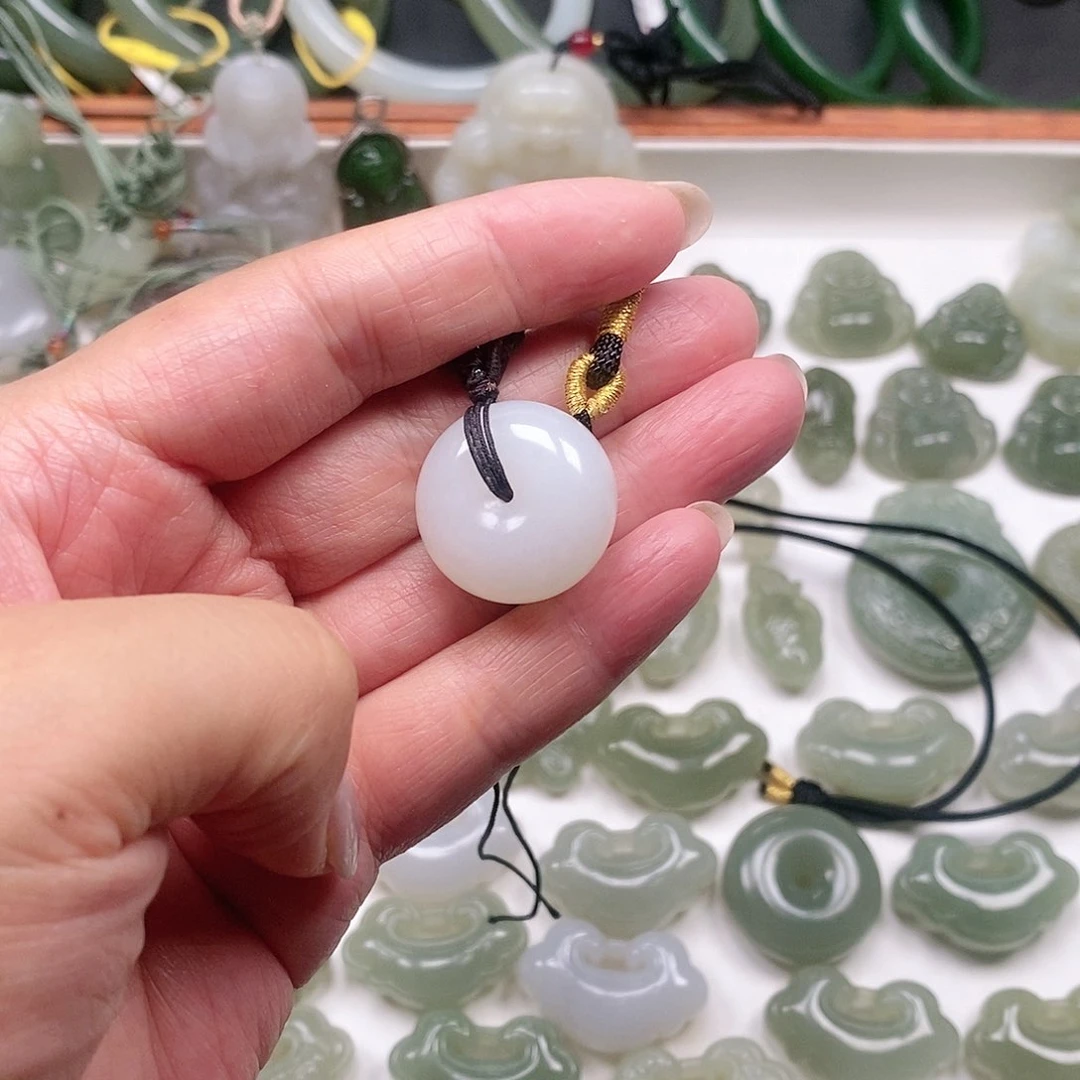 和田玉未镶嵌颈饰