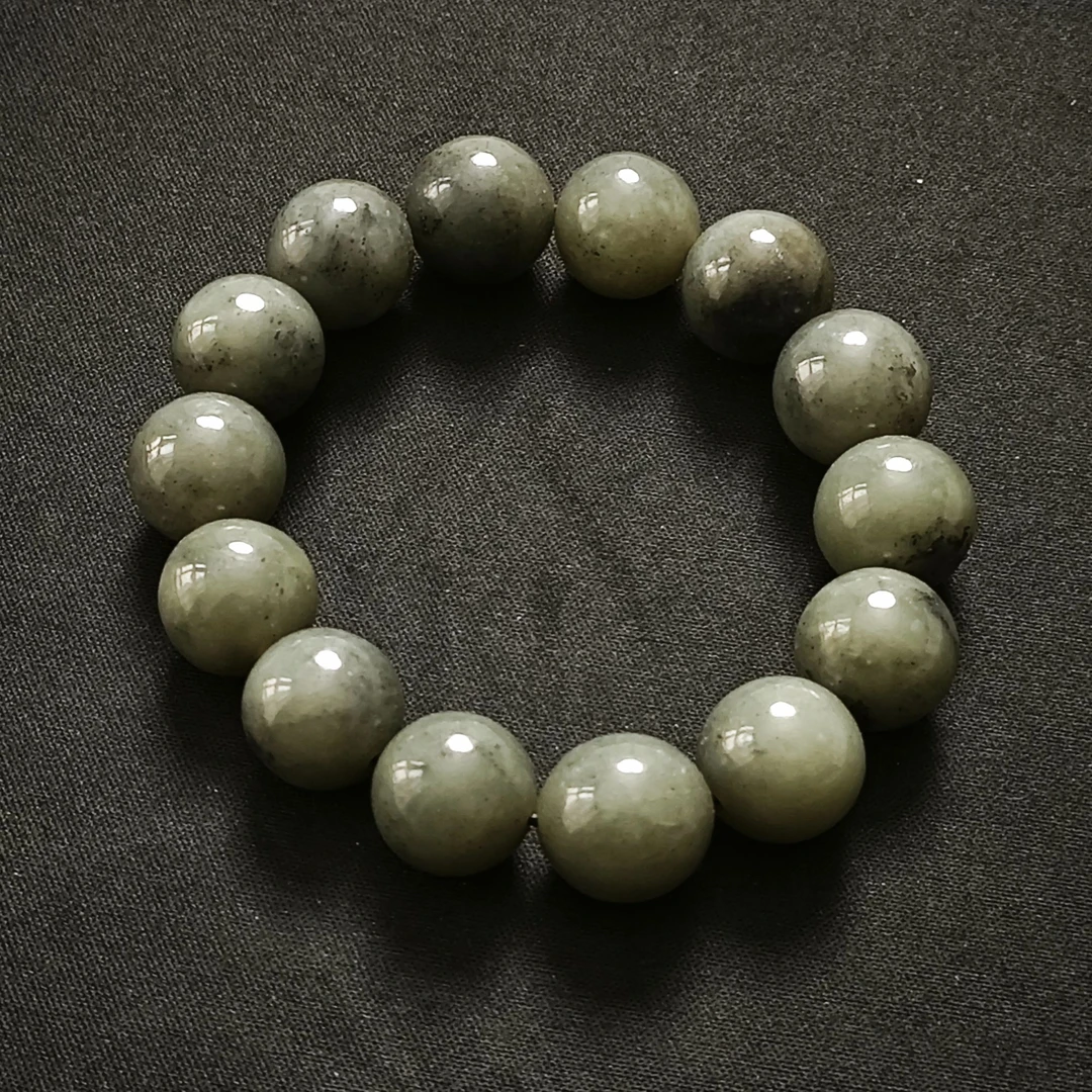 812创汇期和田碧玉飘花手串