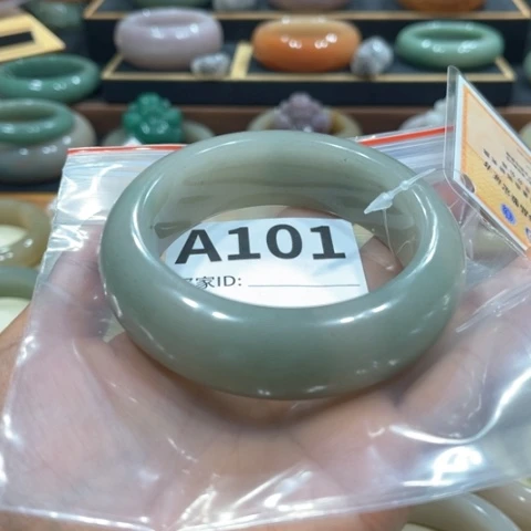 未镶嵌手镯石英质玉