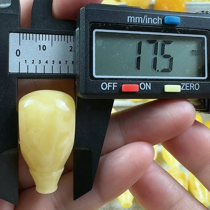 蜜蜡未镶嵌裸石36