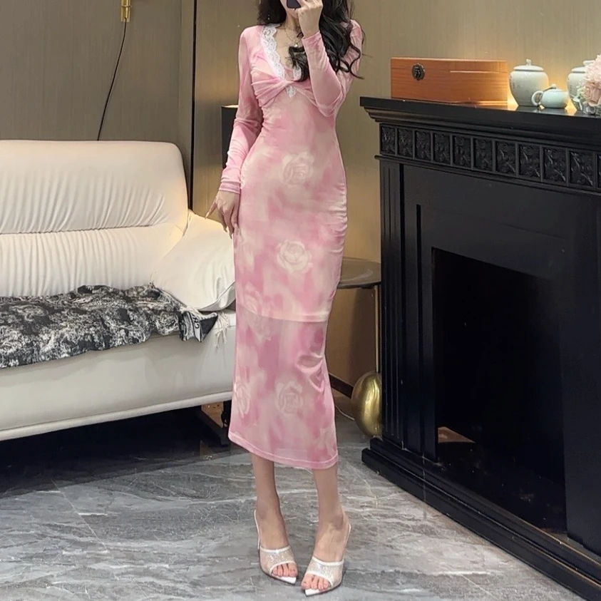 气质女人味轻奢扭扭蕾丝V领长袖桃粉云烟显瘦修身时尚百搭连衣裙