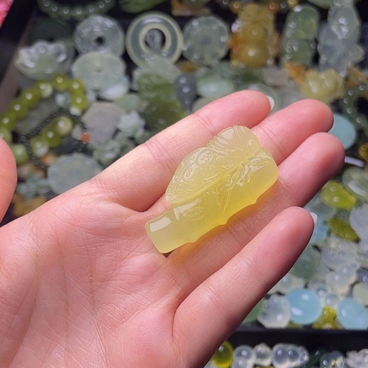 蛇纹石玉合金颈饰一鸣惊人