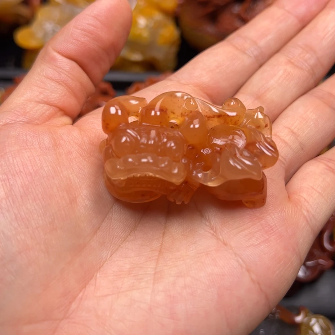 石英质玉（黄龙玉）未镶嵌颈饰