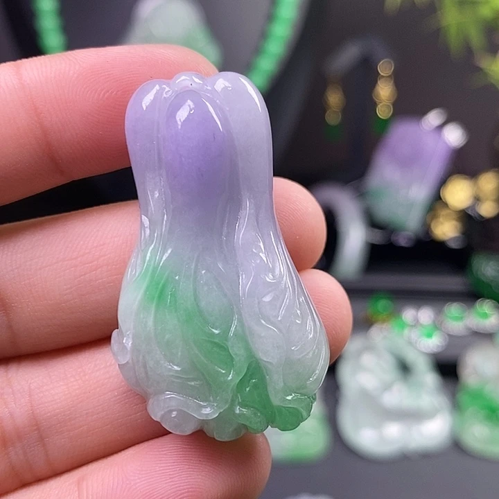 翡翠未镶嵌吊坠(赠链)