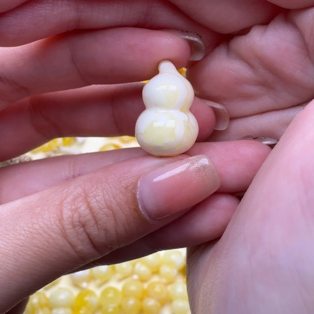 琥珀未镶嵌裸石22号溶洞瓷白妖孽