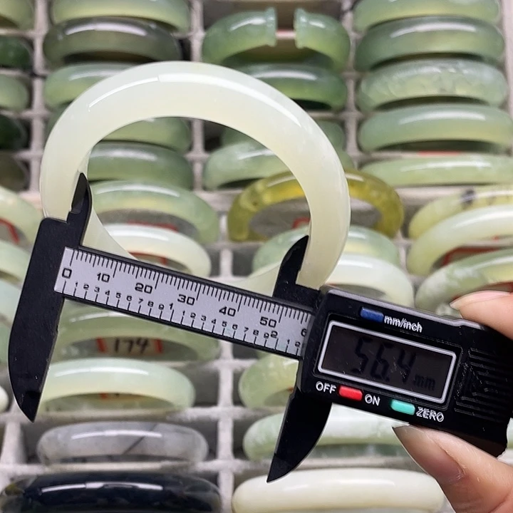 蛇纹石玉未镶嵌手镯179