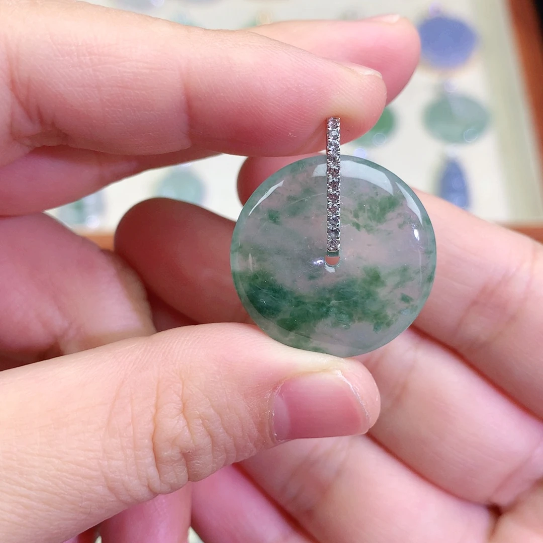 颈饰18K金镶嵌翡翠