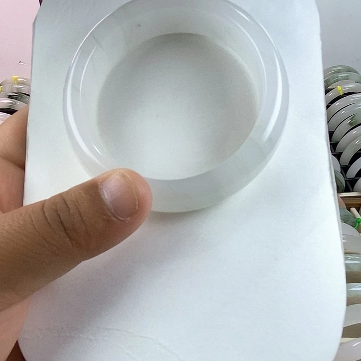 未镶嵌手镯石英质玉