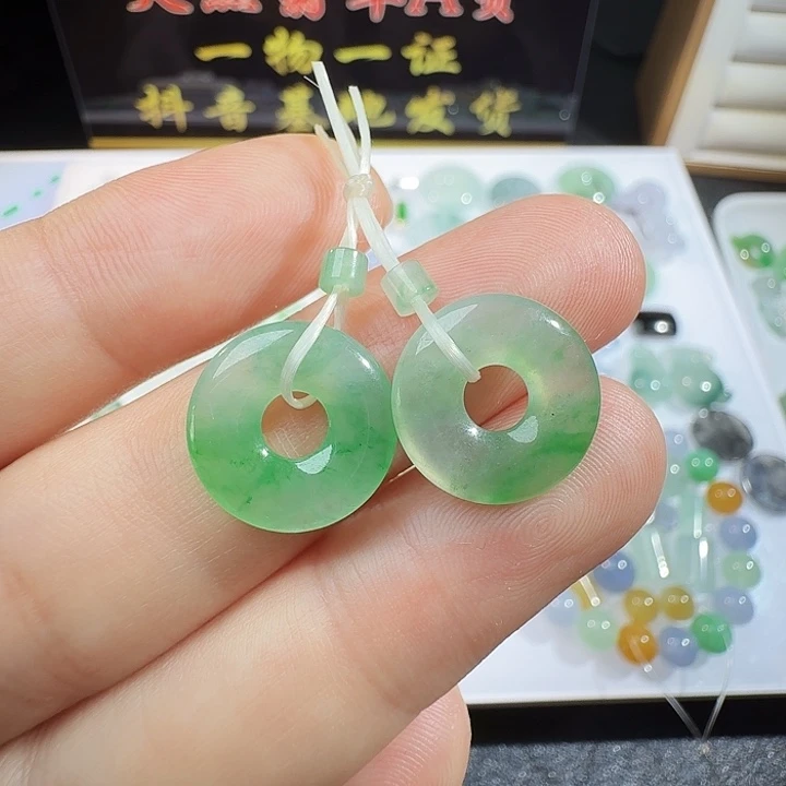 定制翡翠未镶嵌飘绿甜甜圈